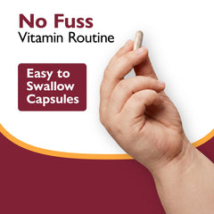 Celebrate Vitamins cápsula en mano para apreciar tamaño y facilidad de tragar
