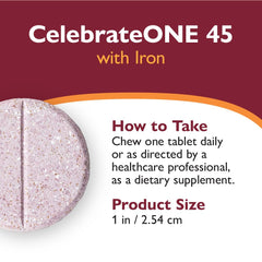 Celebrate Vitamins mano sosteniendo masticable, facilita la toma diaria