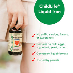 ChildLife Essentials niño tomando suplemento con sabor agradable