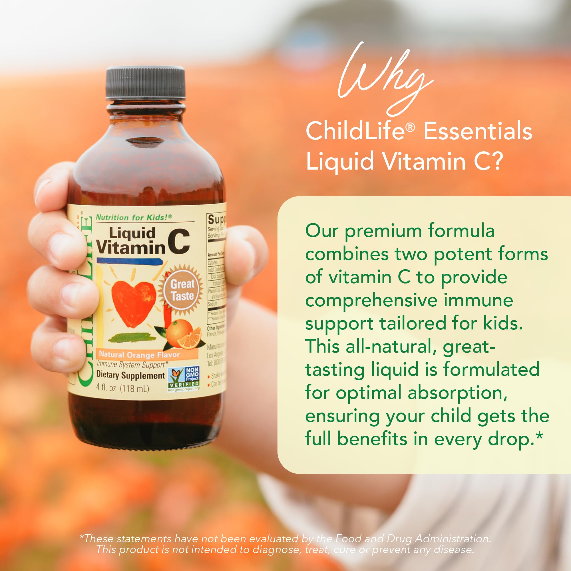 CHILDLIFE ESSENTIALS botella en mano para comparar tamaño y medir dosis con facilidad