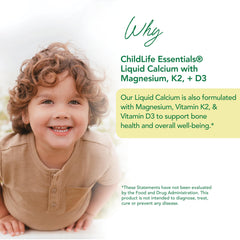 ChildLife Essentials sobre en mano que muestra el tamaño práctico y la portabilidad