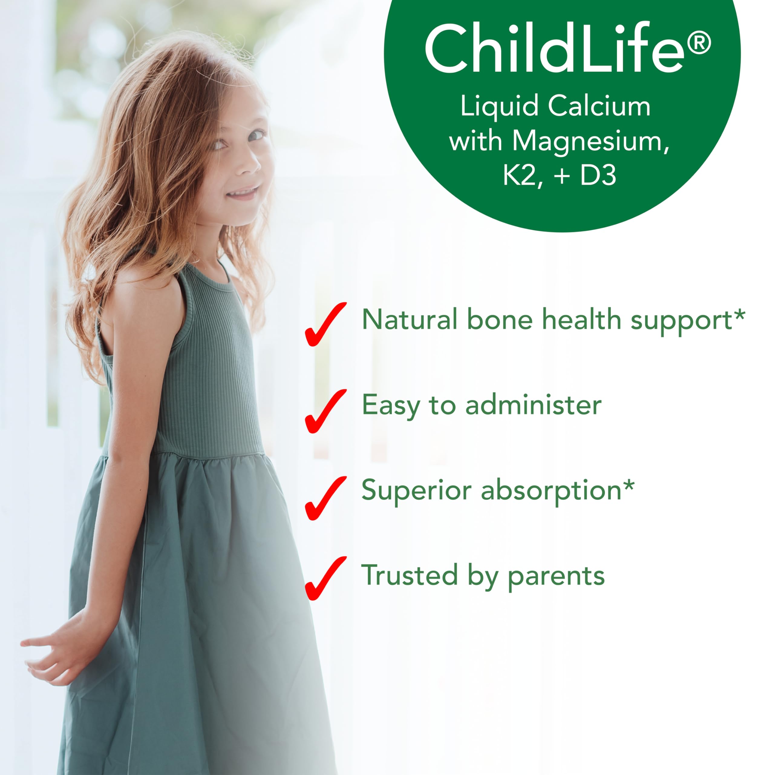 ChildLife Essentials líquido vertido en vaso para mezclar con leche o jugo rápidamente