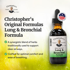 Christopher's frasco junto a una moneda para mostrar escala y portabilidad del producto