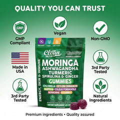 Equipo de laboratorio analizando lote Clean Nutra moringa por calidad