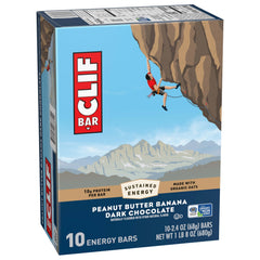 CLIF Bar ciclista tomando una barra durante recorrido para energía sostenida