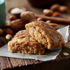 CLIF Bar primer plano de mantequilla de cacahuate destacando sabor natural