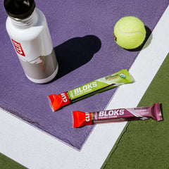 CLIF Bar ciclista comiendo CLIF BLOKS durante ruta para energía rápida