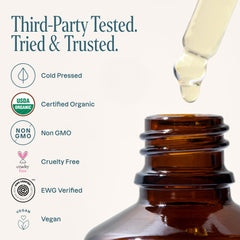 Cliganic aceite de moringa aplicado en rostro mostrando piel nutrida