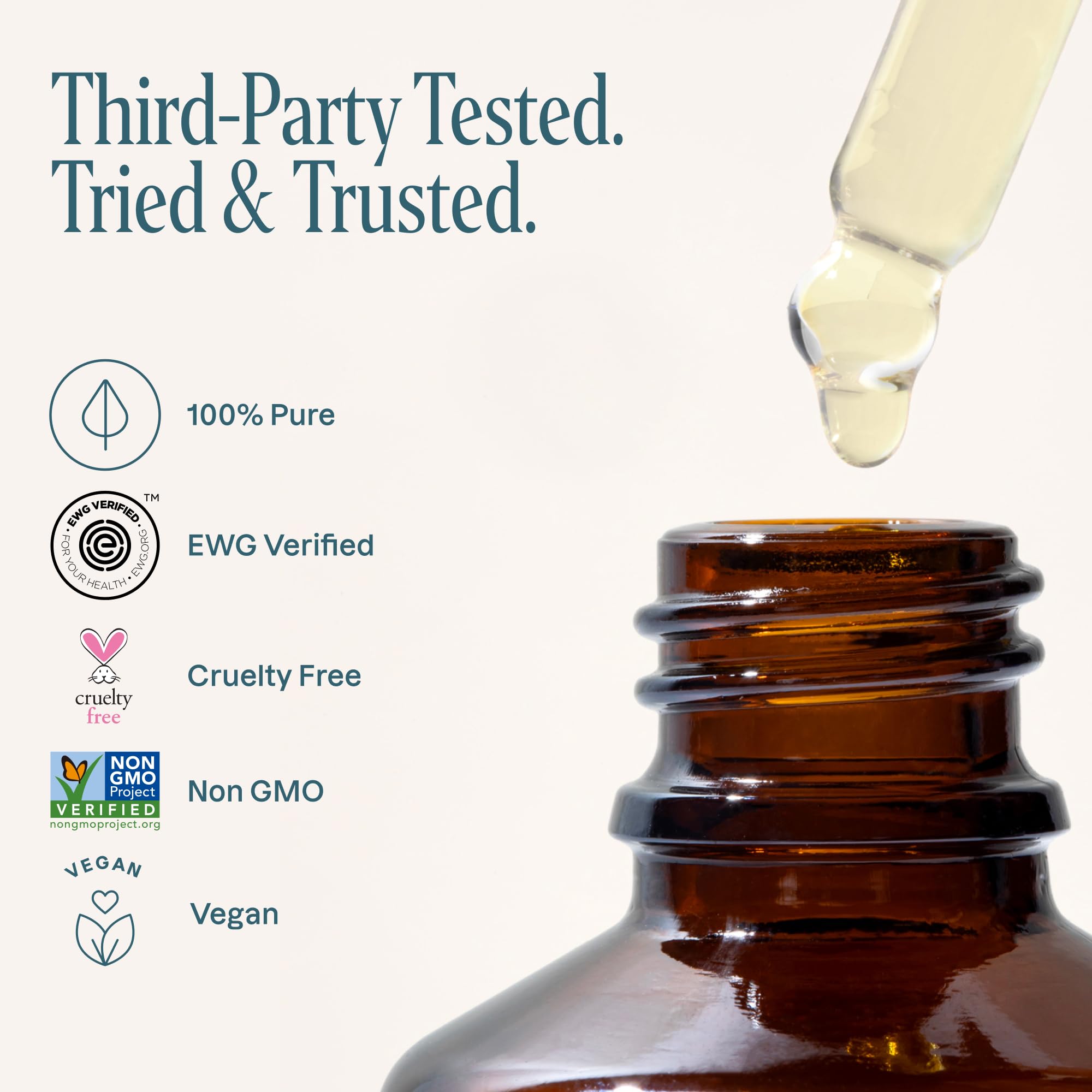 Cliganic aceite en puntas de cabello aportando brillo y control