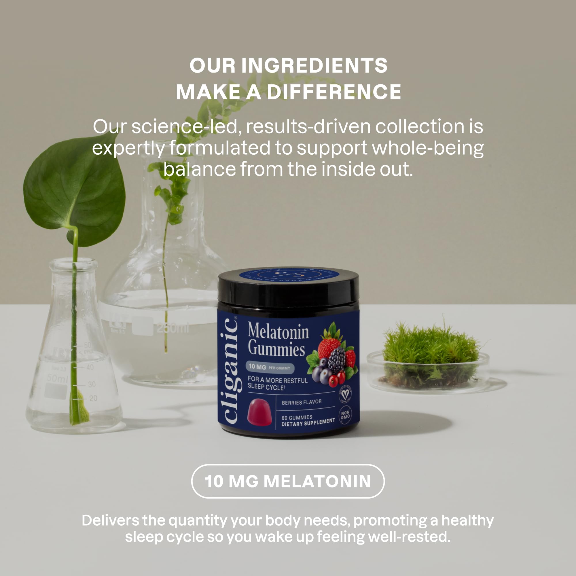 Cliganic gomita en mano mostrando tamaño portátil y control de dosis