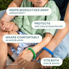 Cliganic pulsera en la muñeca de una mujer al aire libre, protección práctica en paseo