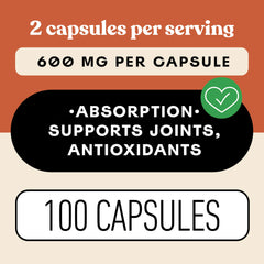 Manos sosteniendo cápsulas Complete Natural Products para comparar tamaño