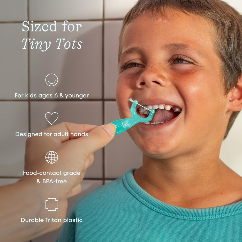COCOLAB niño usando el reflosser con sonrisa y aprendizaje