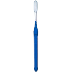 Colgate en uso en mano mostrando maniobrabilidad y limpieza eficaz