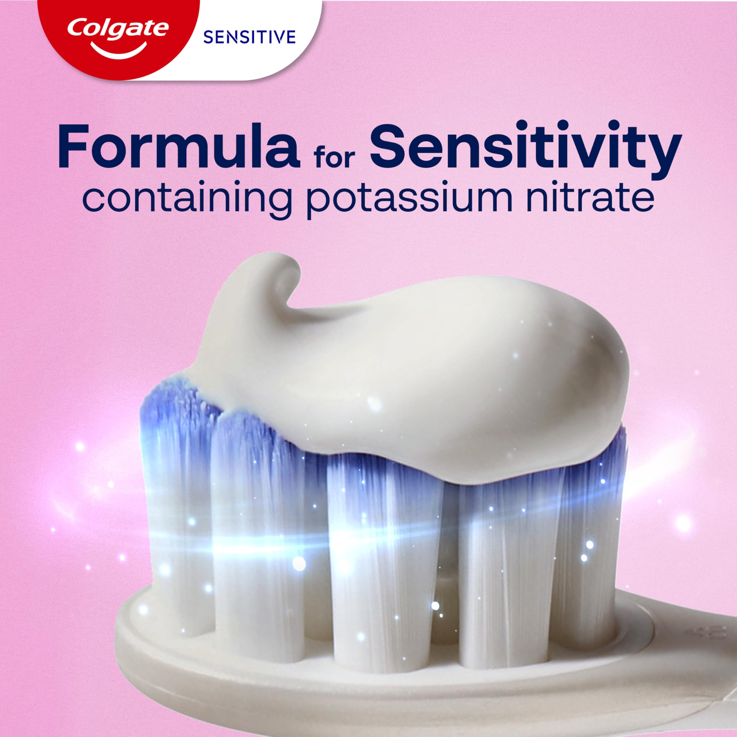 Colgate ambientado en baño moderno comunicando uso cotidiano y sensación fresca