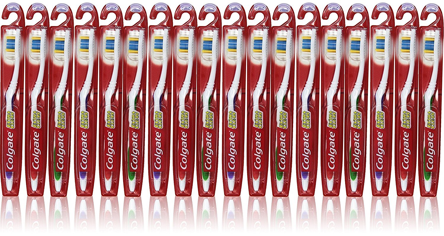 Colgate cepillo frontal mostrando cerdas y limpieza precisa