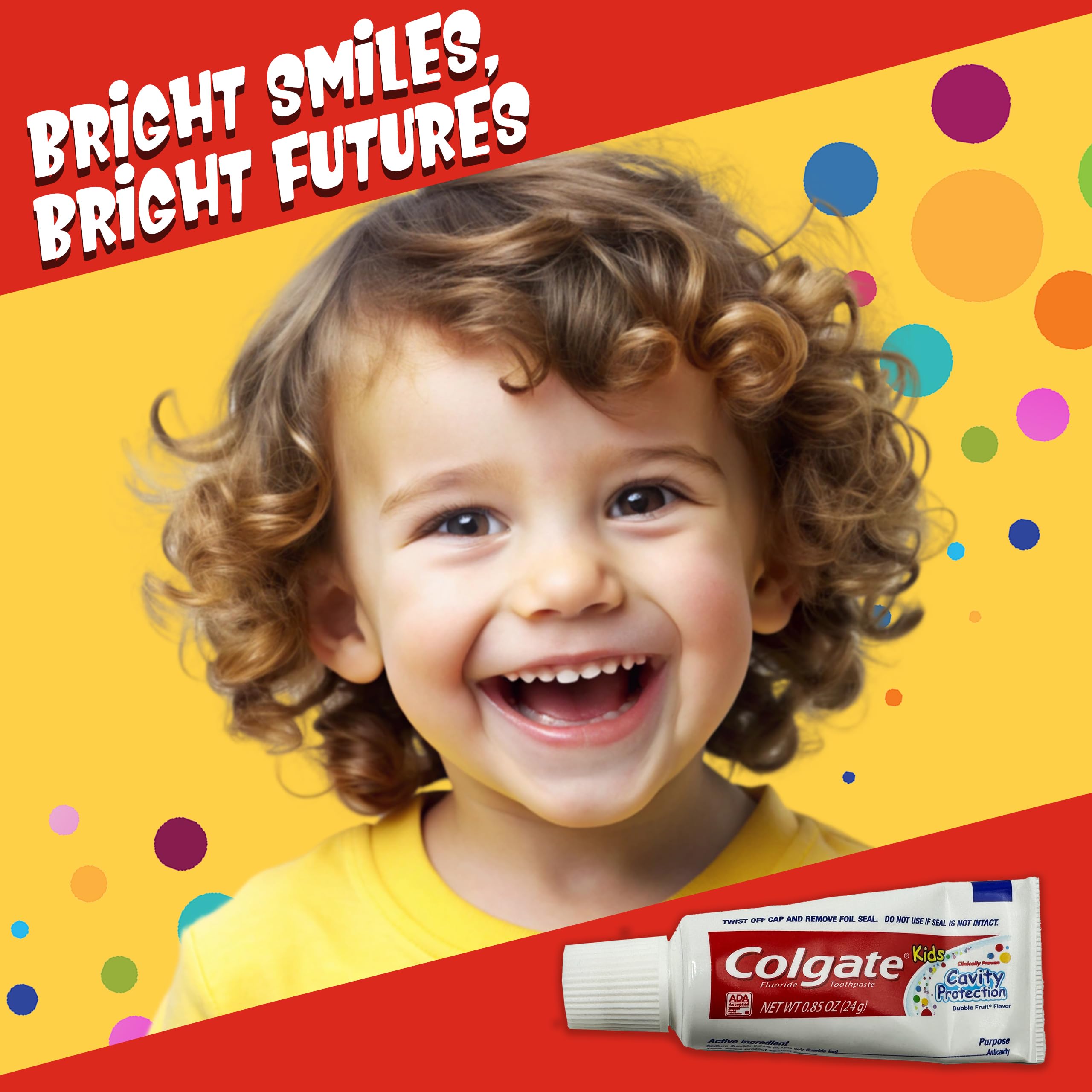 Colgate tubo en mano demostrando tamaño de viaje práctico