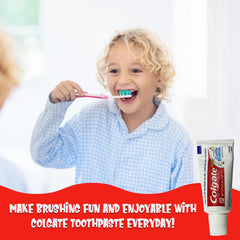 Colgate niño cepillándose promoviendo hábito divertido