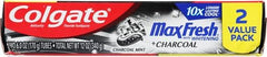 Colgate Max Fresh en ambiente de baño mostrando uso diario y confianza