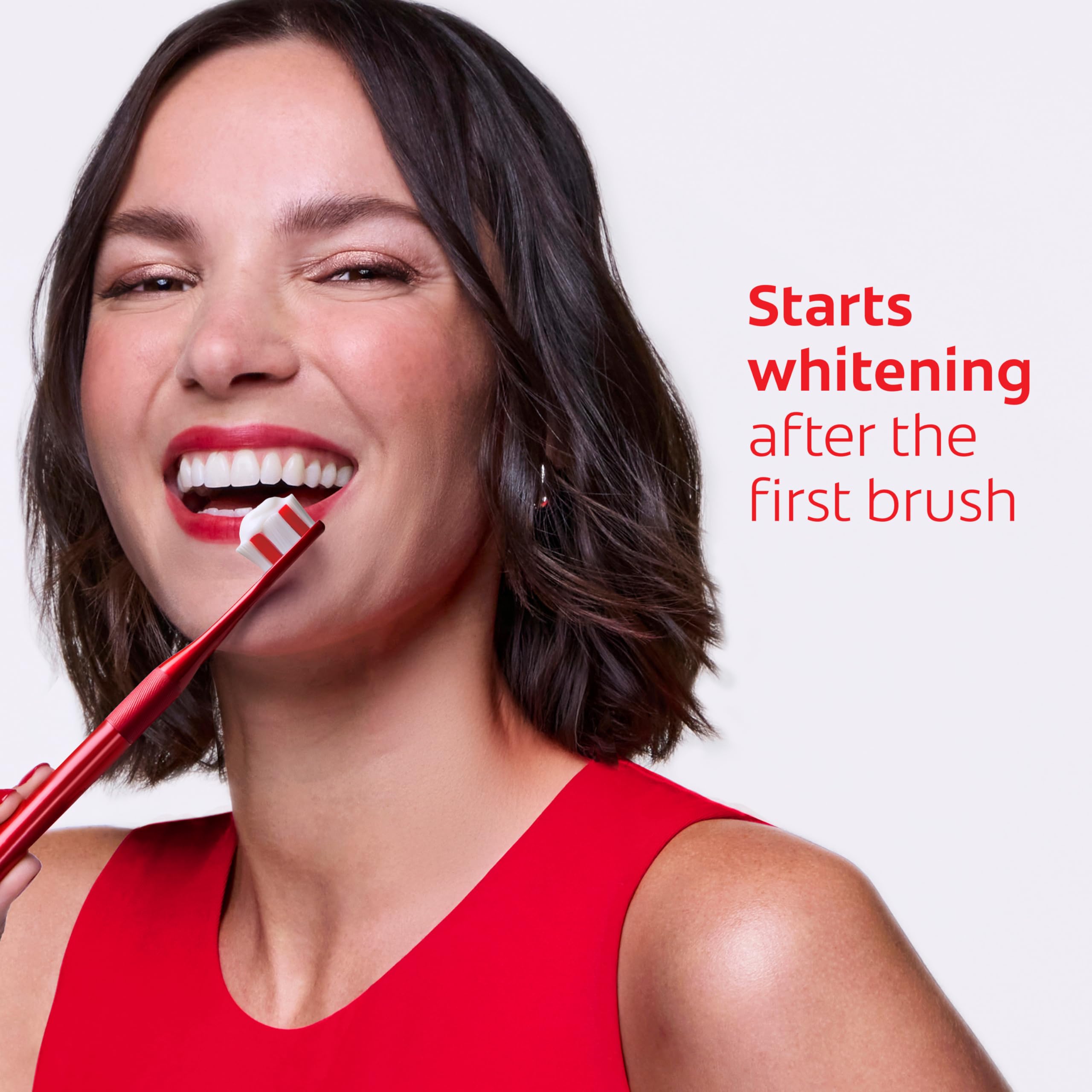 Colgate Optic White comparación de tamaño junto a objetos para referencia clara