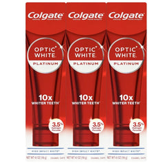 Colgate Optic White vista frontal del paquete mostrando 3 tubos y beneficio blanqueador