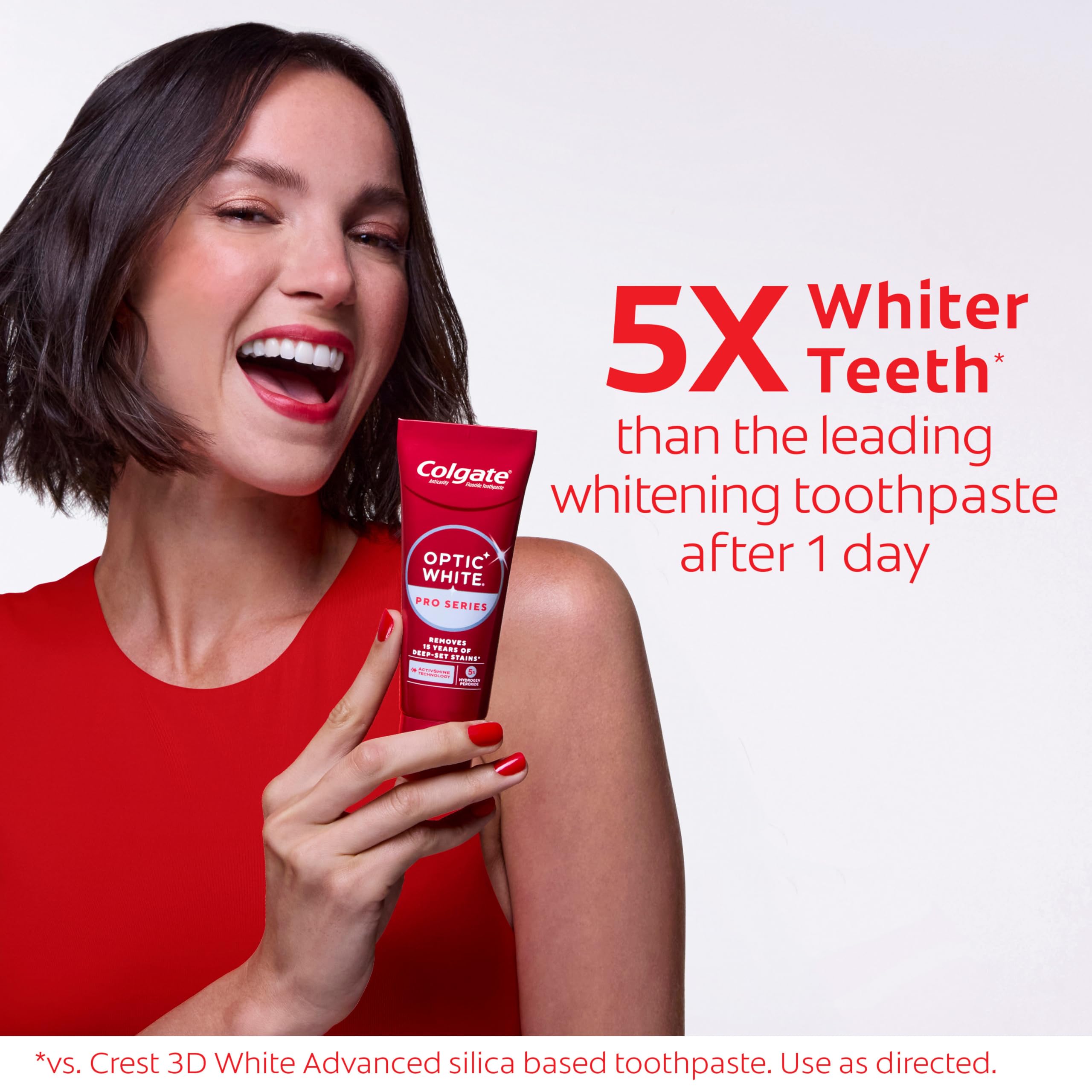 Colgate gel aplicado en dientes demostrando adherencia y efecto durante la noche