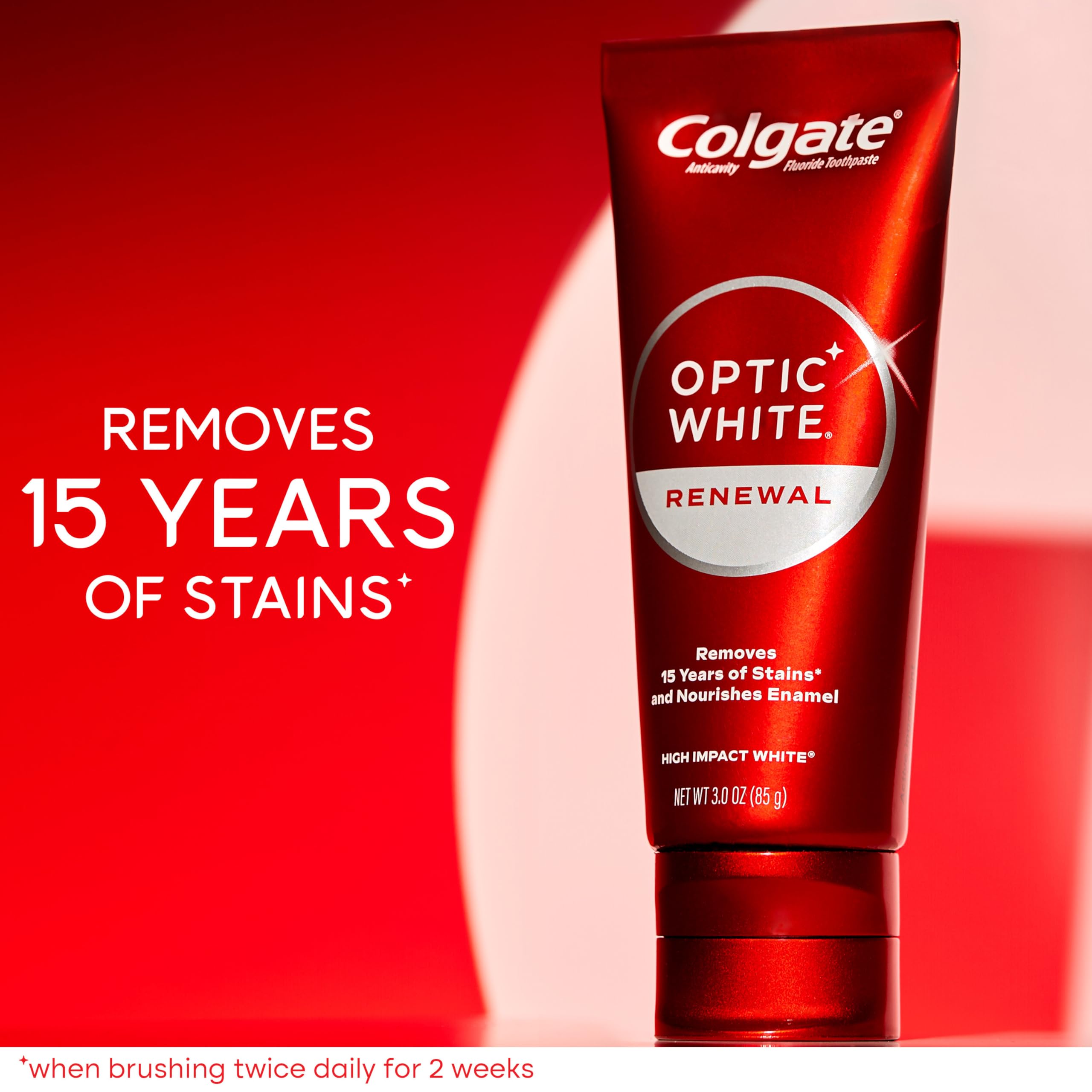 Colgate Optic White Renewal tubo en primer plano detalle útil y práctico