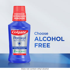 Colgate Peroxyl en uso enjuagando boca para limpiar y facilitar recuperación