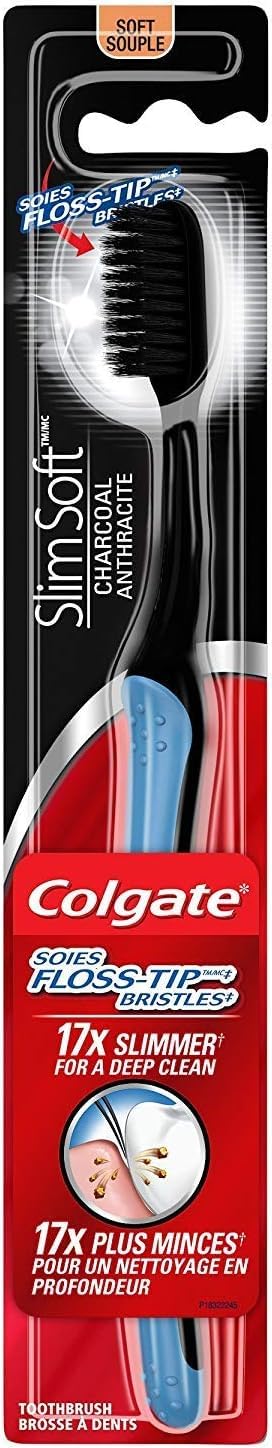Colgate Slimsoft Charcoal cepillando dientes demostrando limpieza suave y eficaz