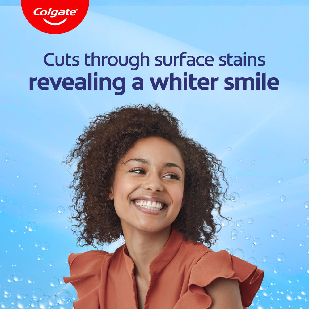 Tubo Colgate 2.5 oz al lado de una regla para comparar tamaño portátil