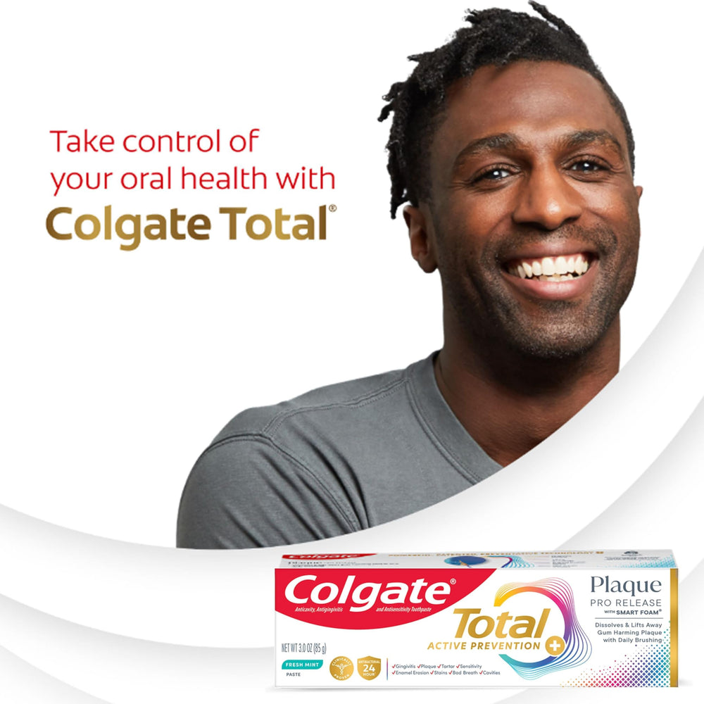 Colgate tamaño del tubo en mano para comparar portabilidad y uso diario