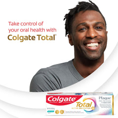 Colgate tamaño del tubo en mano para comparar portabilidad y uso diario