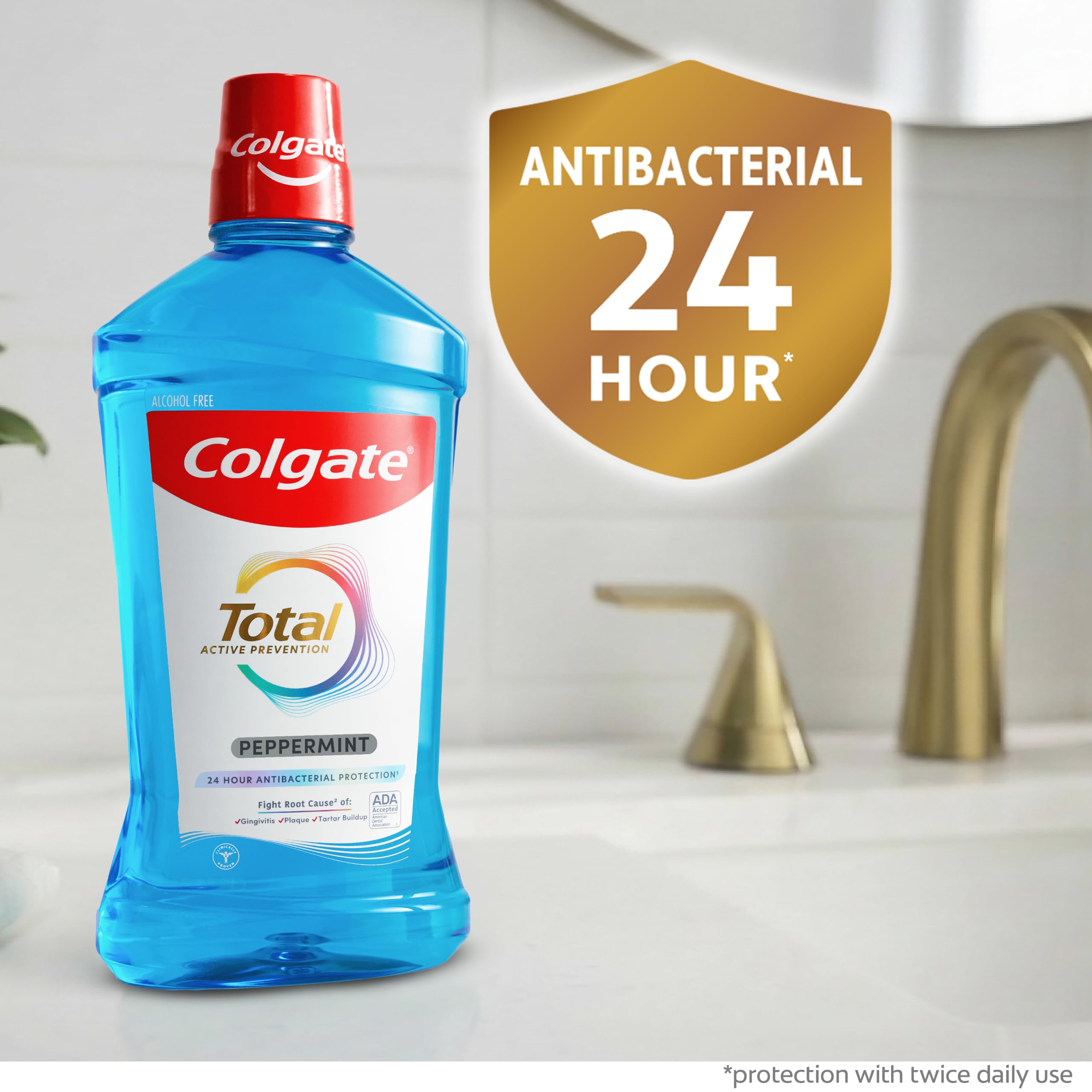 Colgate líquido translúcido peppermint mostrando textura suave sin alcohol
