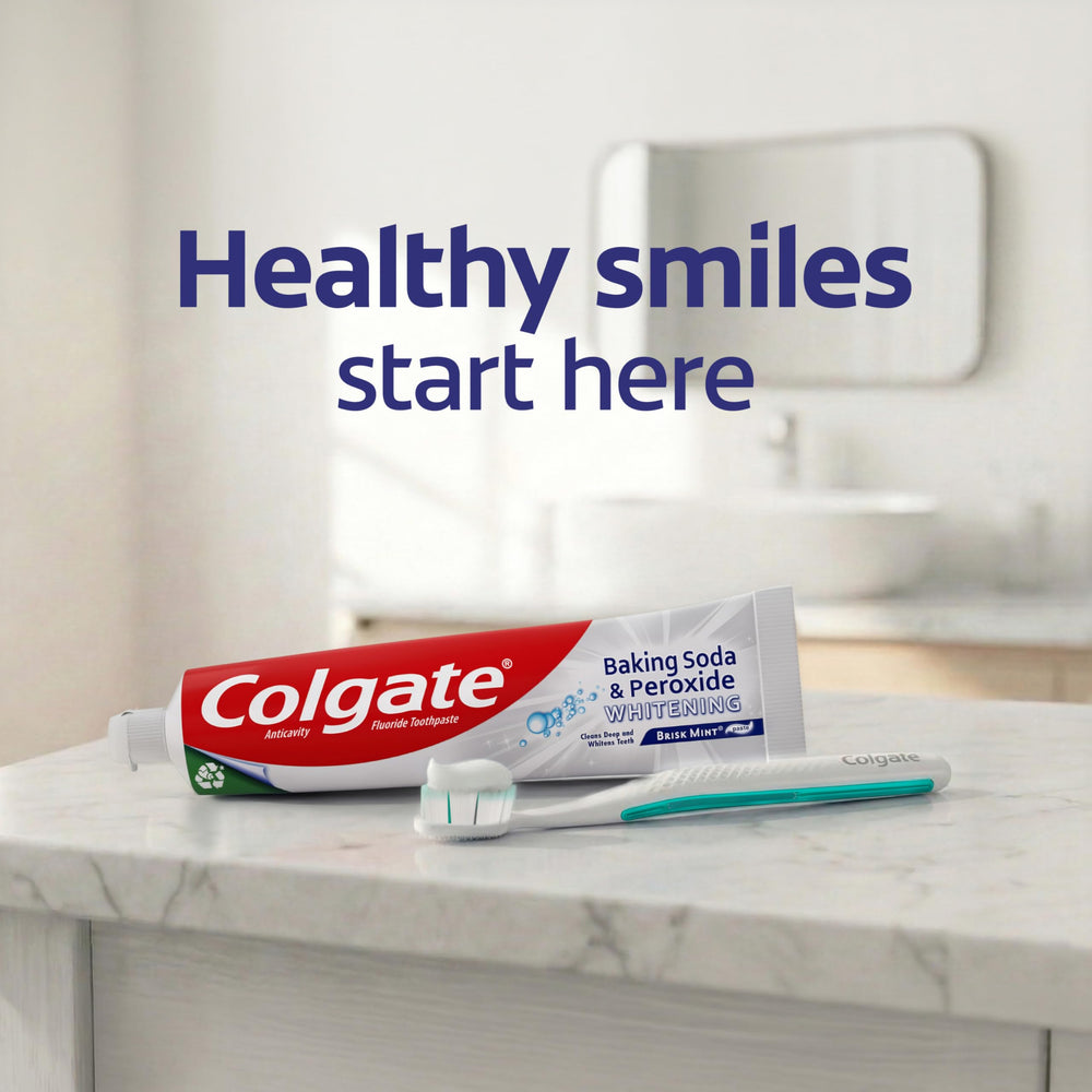 Persona usando Colgate después de comer para aliento fresco y sensación limpia