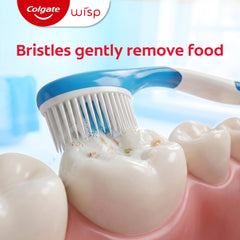 Colgate Wisp mano sosteniendo el cepillo para uso inmediato