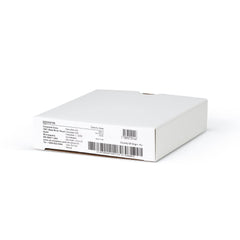 Coloplast Brava hoja comparada con mano para escala, tamaño 10 x 10 cm práctico