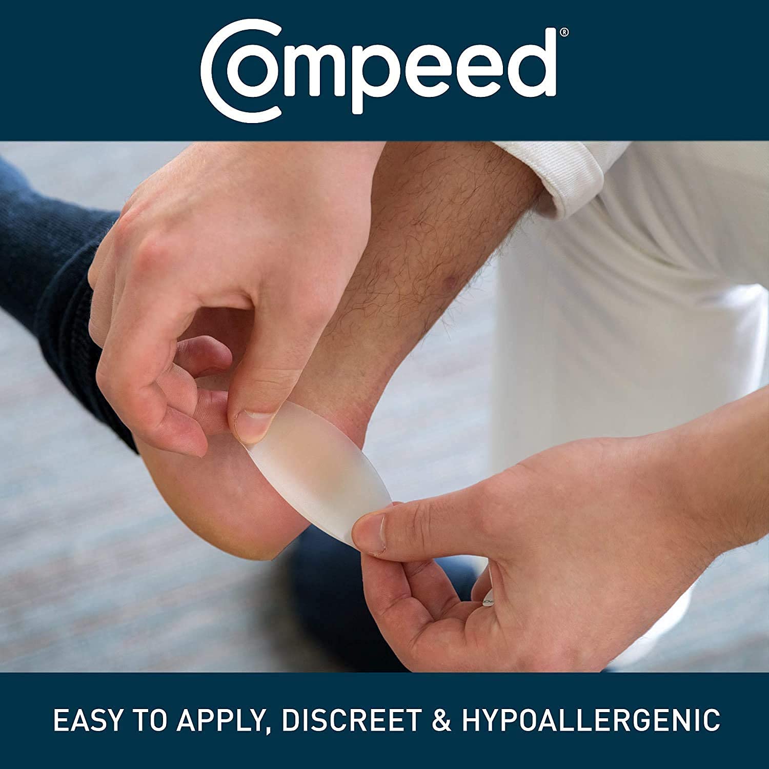 Compeed parche en uso sobre talón durante ejercicio simbolizando alivio