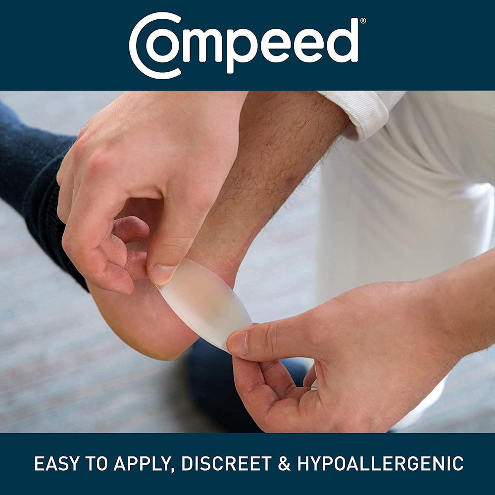 Compeed parche en uso sobre talón durante ejercicio simbolizando alivio
