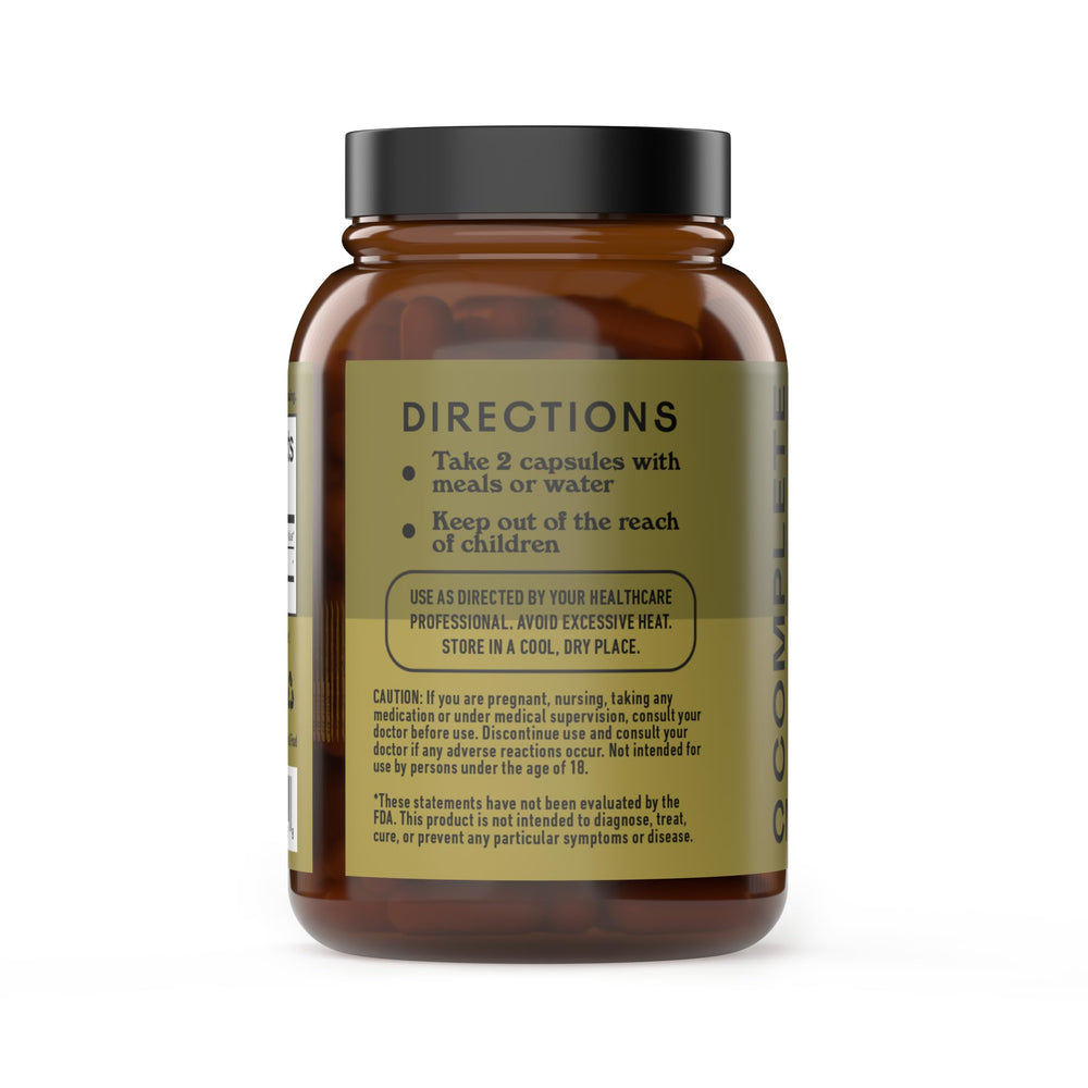 Complete Natural Products cápsulas en mano, fácil dosificación y conveniencia