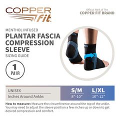Copper Fit persona usando la manga para pie y tobillo durante actividad