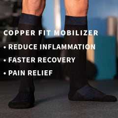 Copper Fit calcetines en uso durante caminata, confort y soporte visibles