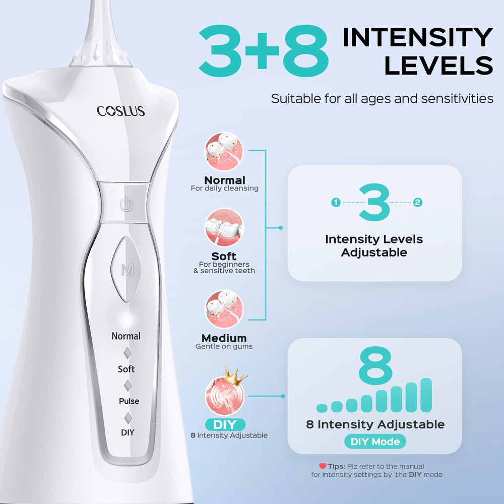 Persona usando COSLUS C30 limpiando entre dientes para mejor higiene oral