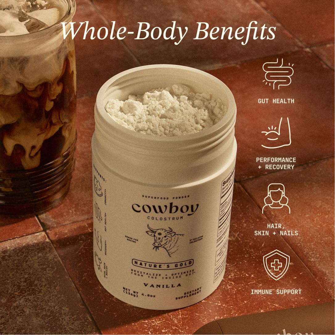 Cowboy Colostrum mezclado en smoothie para integración diaria fácil