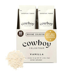 Cowboy Colostrum envase frontal mostrando sobres y marca, conveniencia de viaje