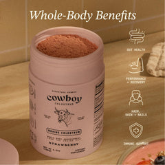 COWBOY COLOSTRUM vertido en vaso destacando la disolución sin grumos