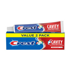 Crest en uso persona cepillando con sensación de frescor