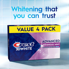 Crest persona sonriendo en ambiente cotidiano que sugiere confianza