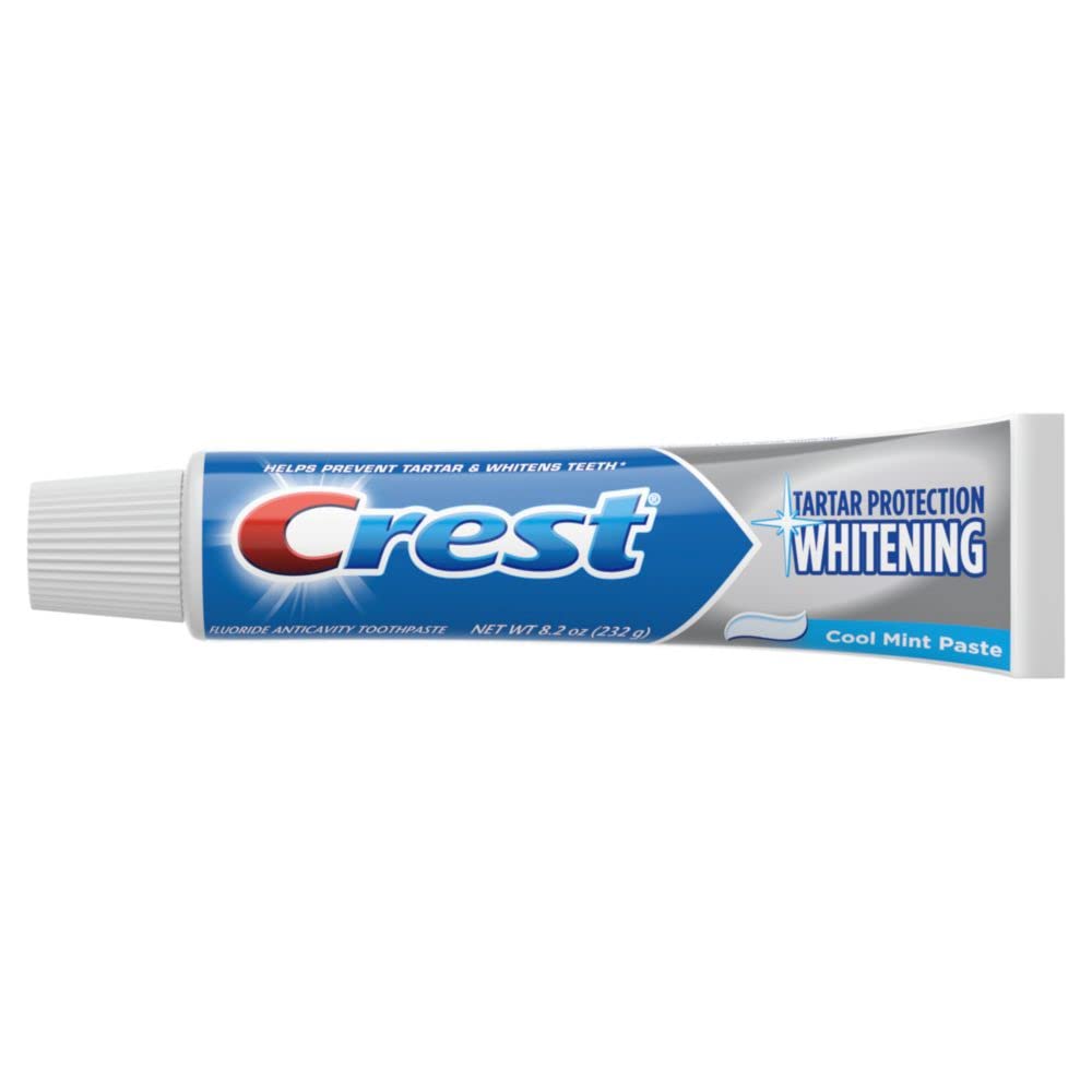 Crest familia usando pasta mostrando protección y frescor compartido