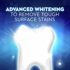 Crest pasta aplicada en cepillo mostrando espuma y limpieza efectiva