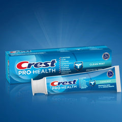 Crest Pro-Health persona cepillándose para mostrar uso diario efectivo